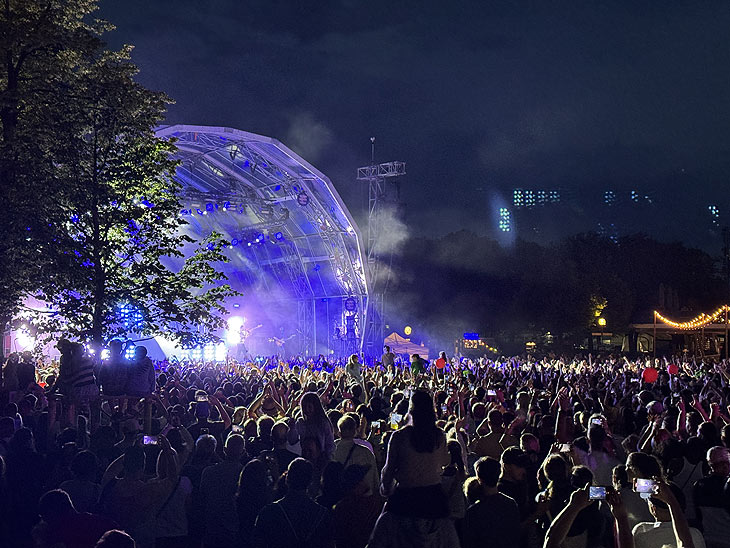 Bühne Olympiapark beim 20. Sommernachtstraum 2025   (©Foto: Martin Schmitz)